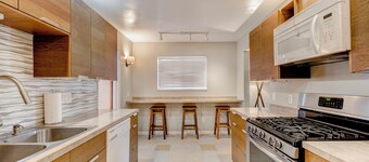 Cozy 2bd 1ba near Nob Hill Garage & AC