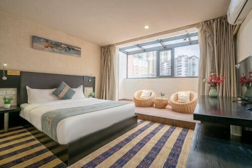 Kaili Shangjie Hotel (International Trade Shopping Center)