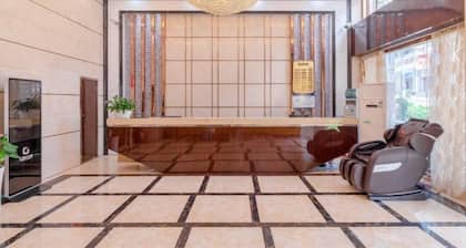 Kaili Shangjie Hotel (International Trade Shopping Center)