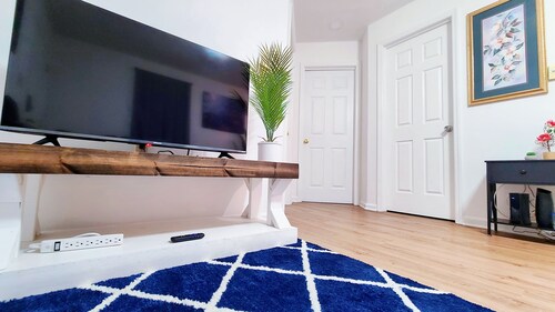Charming 2-bedroom apartment with AC, WiFi in brilliant Lexington