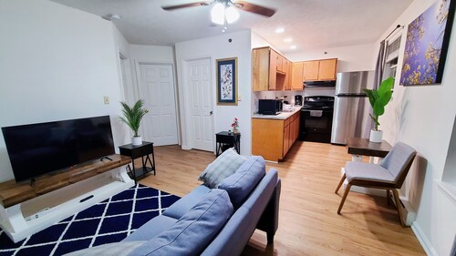 Charming 2-bedroom apartment with AC, WiFi in brilliant Lexington