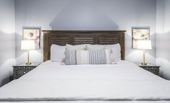 8 室のベッドルーム、アイロン / アイロン台、WiFi (無料)、ベッドシーツ