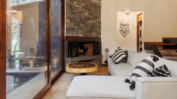 Family House, Mountain View | Living room | 60-inch flat-screen TV with digital channels