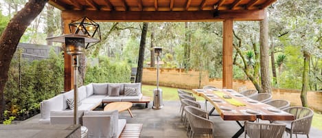 Family House, Mountain View | Living area | 60-inch flat-screen TV with digital channels