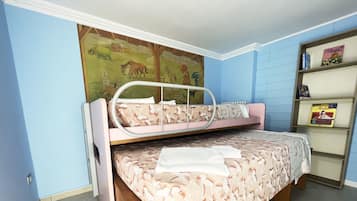 2 bedrooms, iron/ironing board, bed sheets