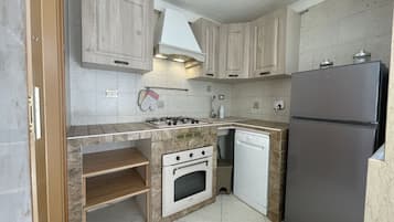 Refrigerador, horno, placa de cocina, lavavajillas