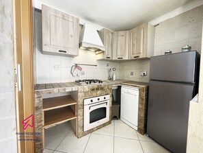 Refrigerador, horno, placa de cocina, lavavajillas