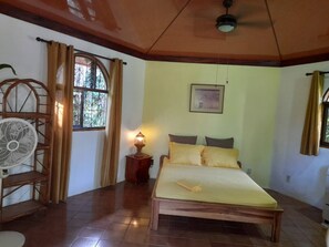 2 bedrooms, bed sheets - Hermosa Cabina Cattleya
(Talamanca)