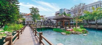 Chengdu Star Flower Garden Hotel (University Games Sports Center)
