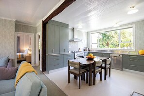 Casa, sacada, vista para a montanha | Cozinha privada | Chaleira elétrica, torradeira