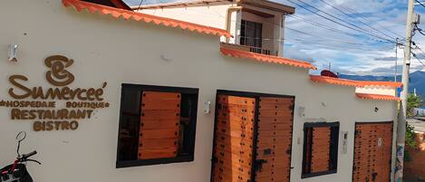 Fachada de la propiedad