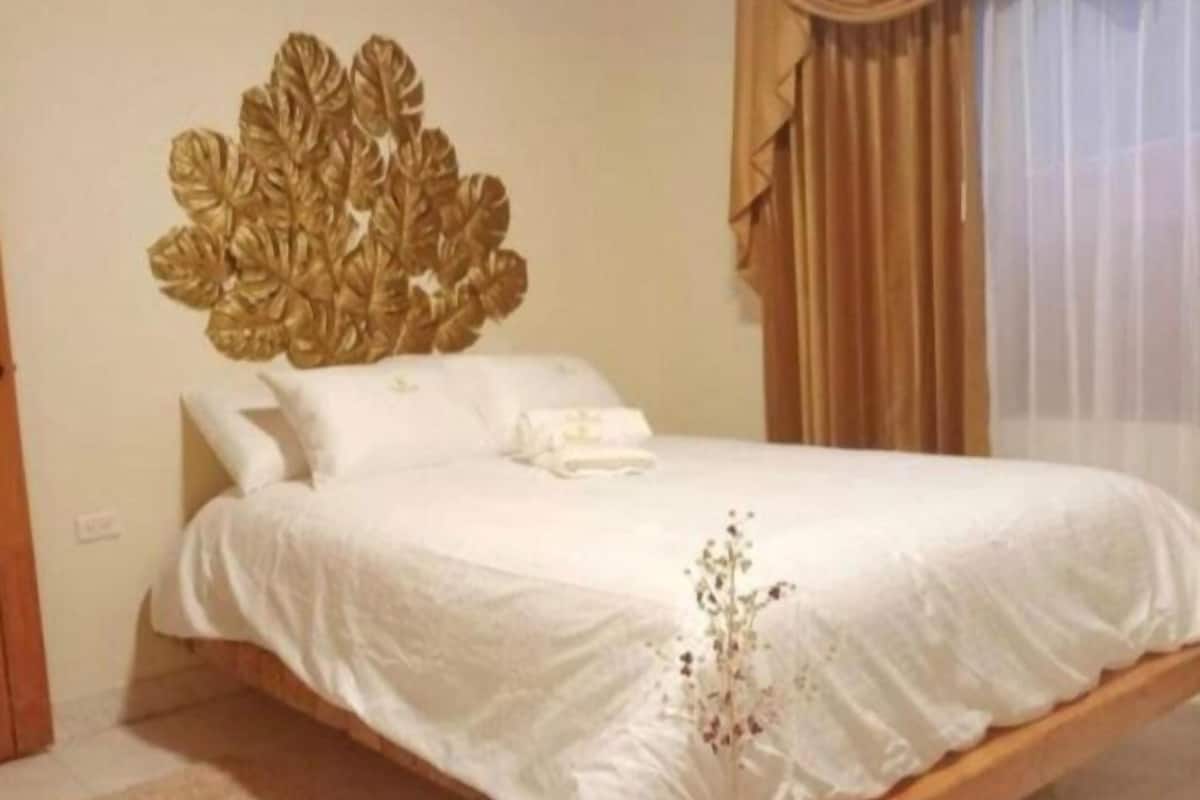 Quarto conforto | Roupas de cama premium, edredons de pluma, individualmente mobiliados