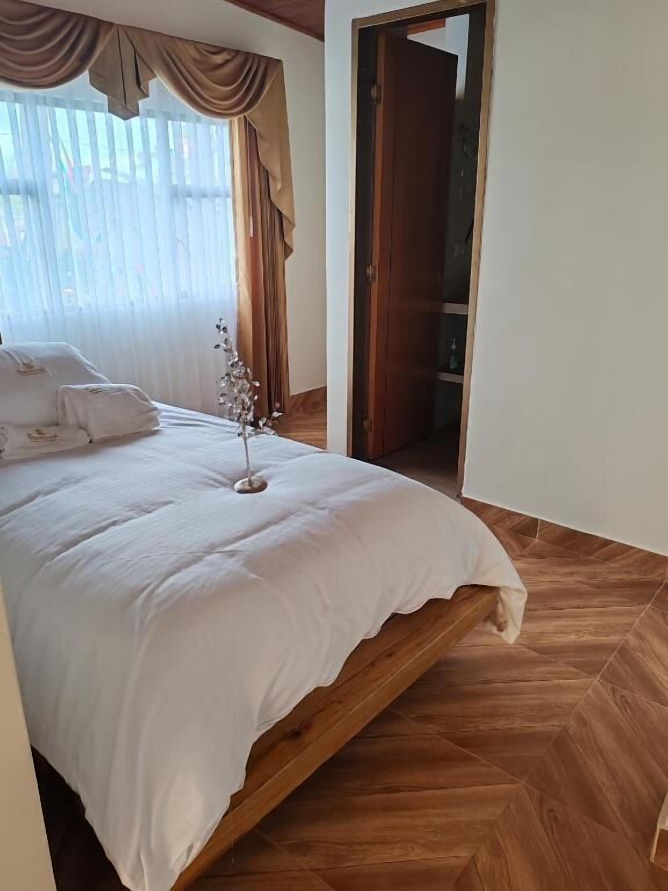 Familjerum | Sängtillbehör av högsta kvalitet, duntäcken, unika möbler och skrivbord