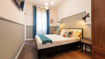 3 camere, una scrivania, ferro/asse da stiro, culla da viaggio