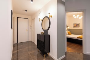 3 bedrooms, desk, iron/ironing board, travel cot - Vatican Family Apartment, just few steps from S. Peter, Vatican Museum and Metro (Roma)