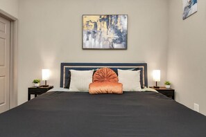 2 chambres, bureau, fer et planche à repasser, accès au Wi-Fi (inclus)