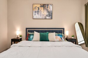 2 عدّة غرف نوم ومكتب ومكواة/لوح كي وواي فاي مجانًا