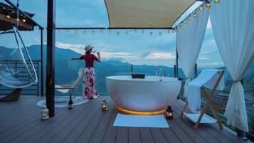 Bồn tắm spa ngoài trời