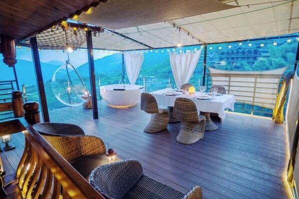 Outdoor dining