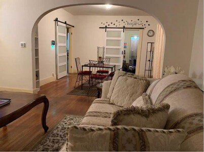 Cozy 2-bdrm Home near downtown Indianapolis: AC, WiFi, Kitchen & Smart TVs!