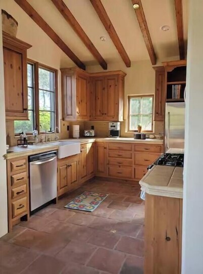 Peaceful spacious Spanish style Casita in Wine Country