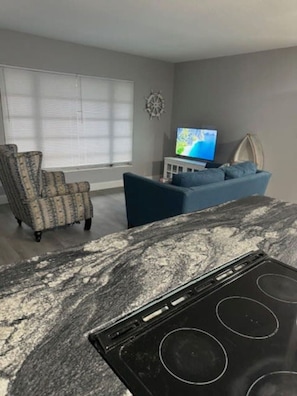Interior - Great Home Close to shops,FIT,Beaches,and Space X (Melbourne)