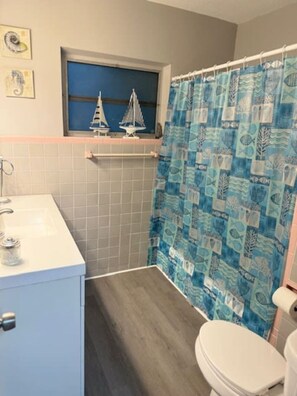 ヘアドライヤー、タオル、石鹸、シャンプー