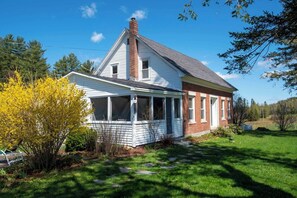 Exterior - Charming 4+bedroom farm stay just 10 minutes from downtown Barre (Barre)
