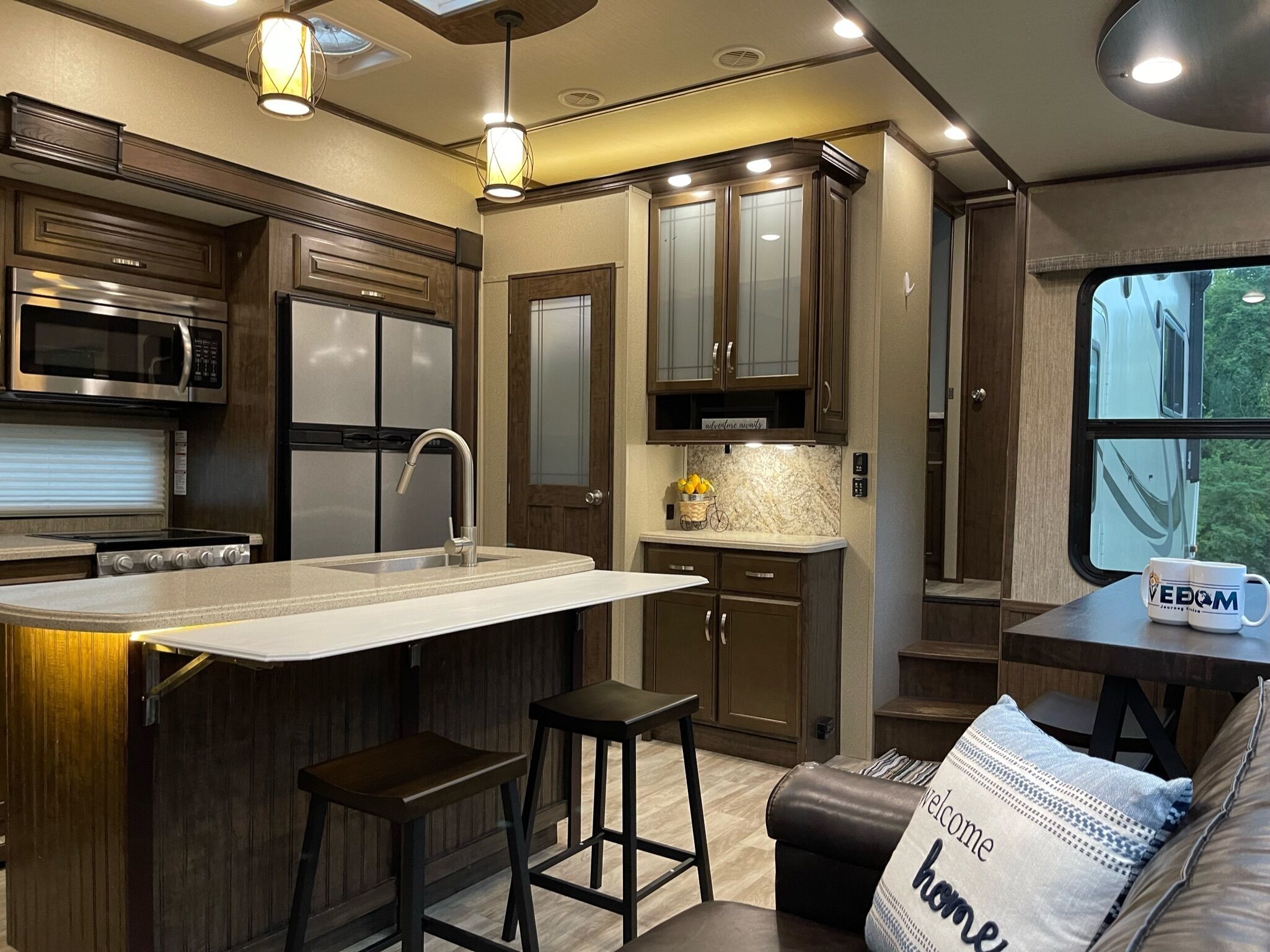 Spacious 4BD 2BA Luxury RV Big Bertha Experience