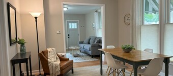 Modern 2BR Charmer Heart of BloNo