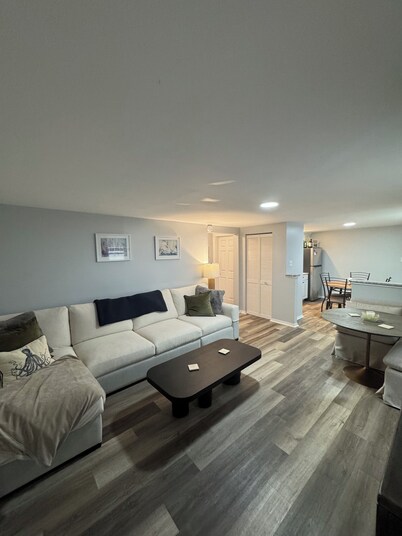 Cozy 2-bedroom condo in Ventnor - one block to the beach!