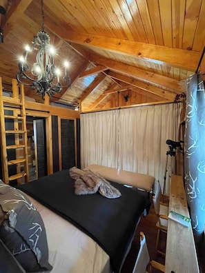 1 bedroom, free WiFi, bed sheets - New! Whispering Waters Cabin on the French Broad River (Del Rio)