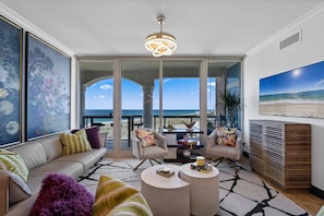 Televisión, chimenea, videojuegos