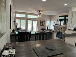 Dining - Spa! Clean, Cozy & Modern 1 block from Lakeshore!
(Incline Village)