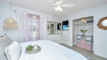 4 Schlafzimmer, Zimmersafe, Schreibtisch, WLAN