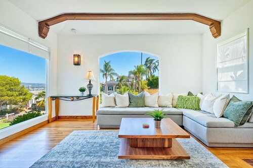 Ocean Beach Spanish Cottage with Ocean Views and spacious yard