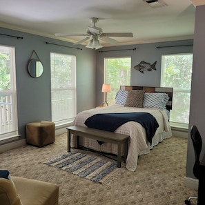 4 bedrooms, desk, iron/ironing board, free WiFi
