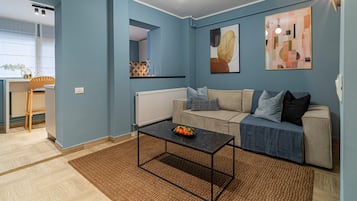 Luxury Apartment, 1 Queen Bed with Sofa bed, Non Smoking, Balcony | Living area