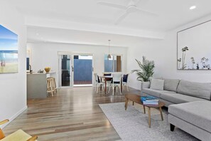 Apartment, 3 Bedrooms, Ocean View | Living area | Flat-screen TV - Albatross Beachfront 3 Bedroom Apartment (Mermaid Beach)