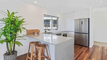 Apartment, 3 Bedrooms, Ocean View | Private kitchen | Full-size fridge, microwave, electric kettle, toaster