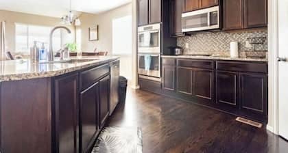 Cozy hideaway in Spruce: 4BR Retreat close to DIA