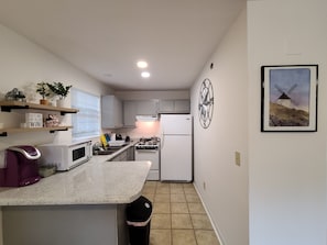 Microwave, oven, stovetop - Safe & Secure 2br near UKPD in Lex - Rest easy, walk 2 UK (Lexington)