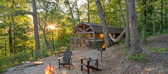 Hot Tub! Tiny House Retreat in the Woods