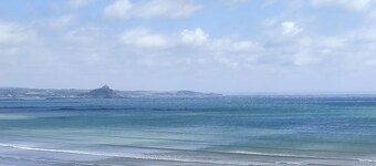 Your own hideaway 7 mins walk from the seaside, train station & hub of Penzance