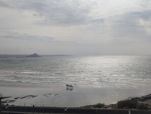 Beach nearby - Your own hideaway 7 mins walk from the seaside, train station & hub of Penzance (Penzance)