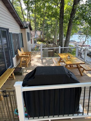 Outdoor dining - Your rustic lakeside retreat awaits at Goldens on the Lake! (Hale)