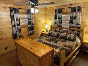 3 bedrooms, desk, iron/ironing board, free WiFi