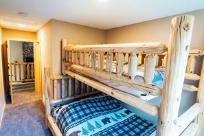 8 bedrooms, free WiFi, bed sheets