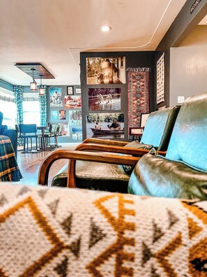 Interior - Spacious 5-bedroom House Just 1 Block from the Lake, with a Boat Launch! (Moses Lake)