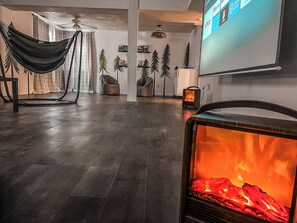 Interior - Spacious 5-bedroom House Just 1 Block from the Lake, with a Boat Launch! (Moses Lake)